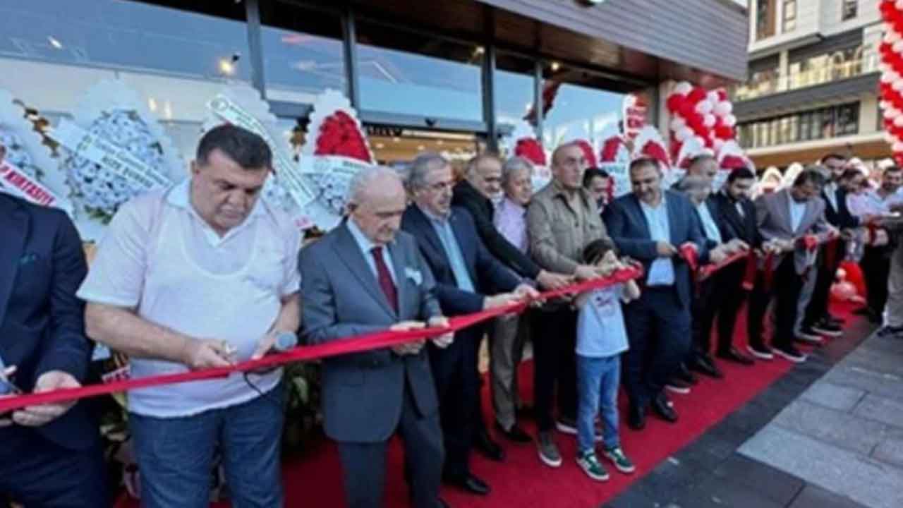 Rize'deki 'Burger King' açılışına katılan AK Partili başkandan şaşırtan savunma