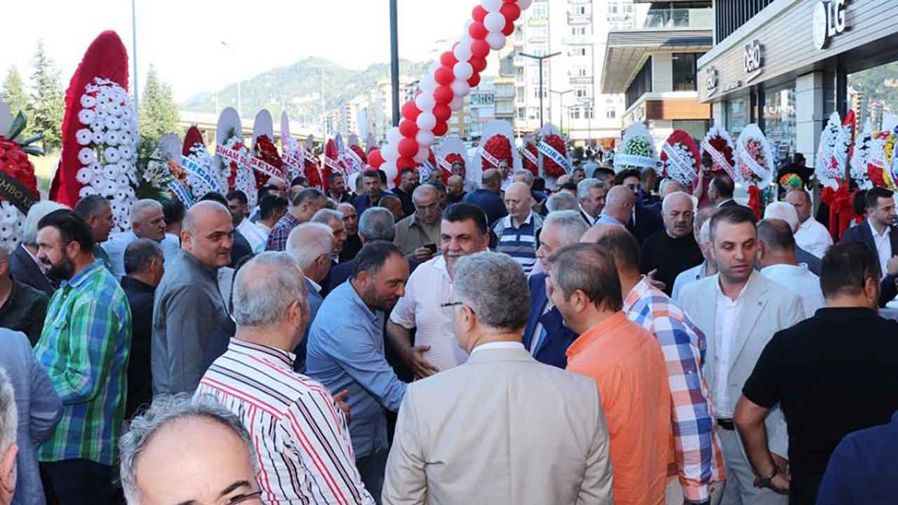 Foto - Rize'deki 'Burger King' açılışına katılan AK Partili başkandan şaşırtan savunma
