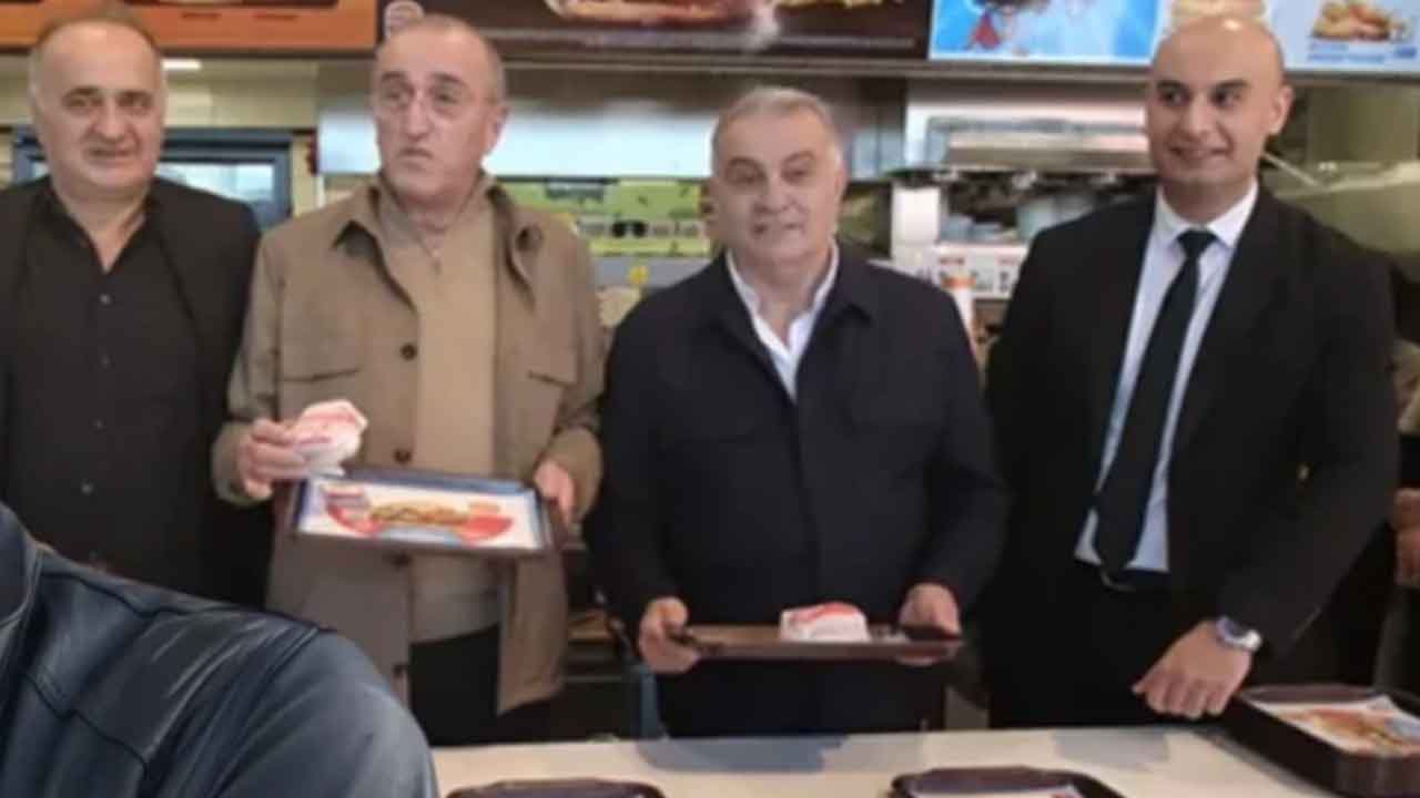 Foto - Rize'deki 'Burger King' açılışına katılan AK Partili başkandan şaşırtan savunma