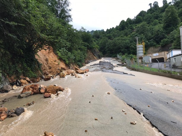 Foto - Rize'deki sel felaketinin bilançosu gün ağarınca ortaya çıktı