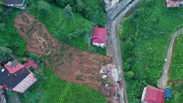 Foto - Rize'deki sel ve heyelandan yıkılan bina havadan görüntülendi