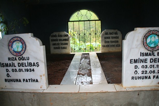 Foto - Rizeli inşaat ustası 32 yıl önce kazdığı mezara defnedildi