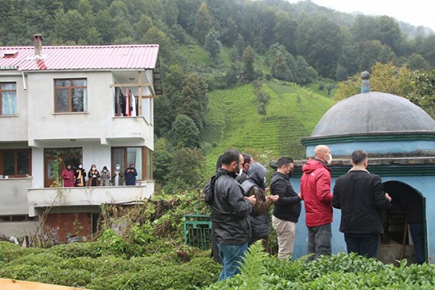 Foto - Rizeli inşaat ustası 32 yıl önce kazdığı mezara defnedildi