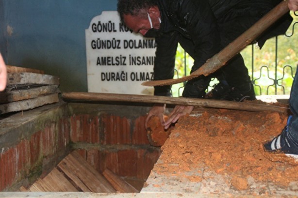 Foto - Rizeli inşaat ustası 32 yıl önce kazdığı mezara defnedildi