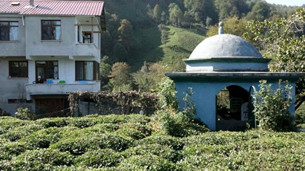 Rizeli inşaat ustası 32 yıl önce kazdığı mezara defnedildi