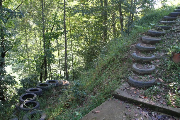 Rizeli yine yaptı yapacağını! Araba lastiklerinden öyle bir şey oluşturdu ki…