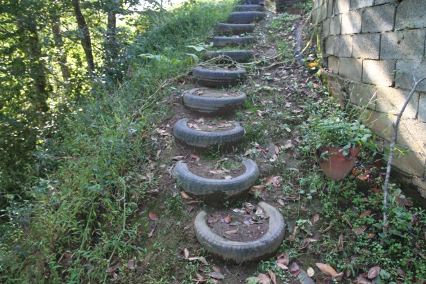 Foto - Rizeli yine yaptı yapacağını! Araba lastiklerinden öyle bir şey oluşturdu ki…