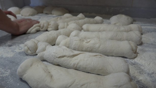 Foto - Rize’ye özgü ‘Baston ekmeği’ şaşırtıyor! Bakın diğer ekmeklere göre farkı neymiş