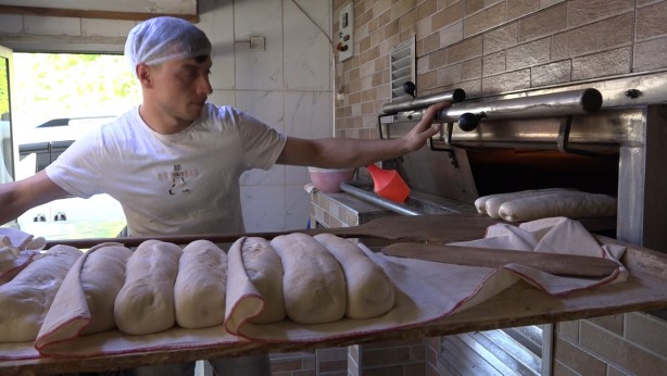 Foto - Rize’ye özgü ‘Baston ekmeği’ şaşırtıyor! Bakın diğer ekmeklere göre farkı neymiş