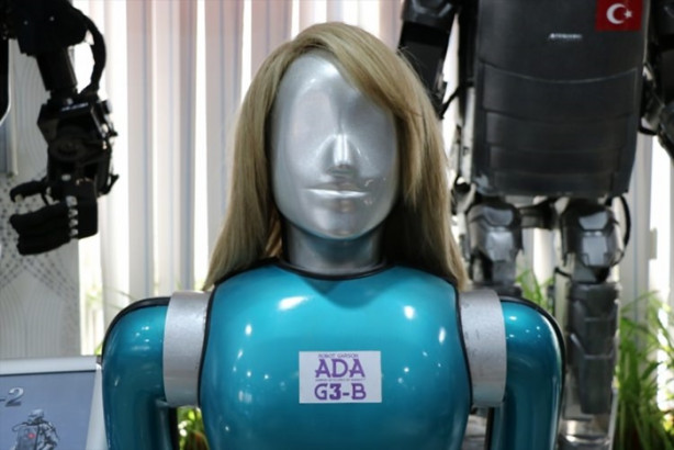 Foto - "Robot Ada" kadınların yardımcısı olacak