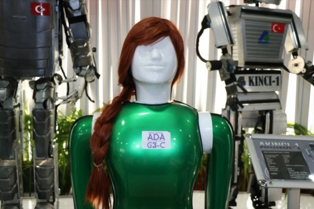 Foto - "Robot Ada" kadınların yardımcısı olacak