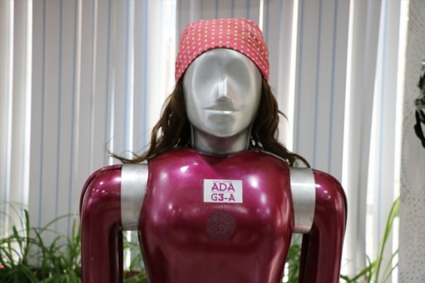 Foto - "Robot Ada" kadınların yardımcısı olacak