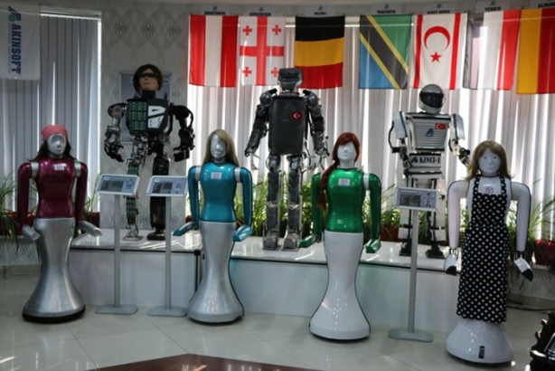 Foto - "Robot Ada" kadınların yardımcısı olacak