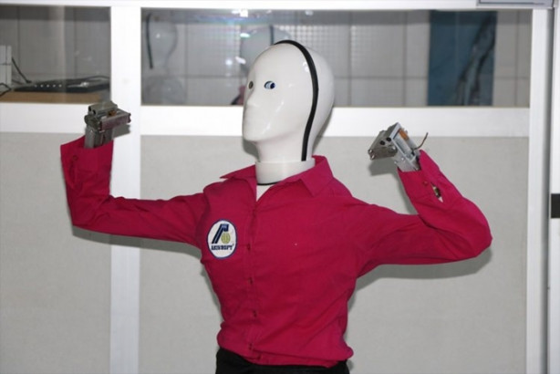 Foto - "Robot Ada" kadınların yardımcısı olacak