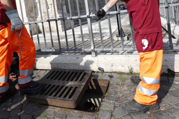 Roma, farelerle mücadele ediyor: Milyonlarca kişinin beklediği haber: Flaş duyuru!