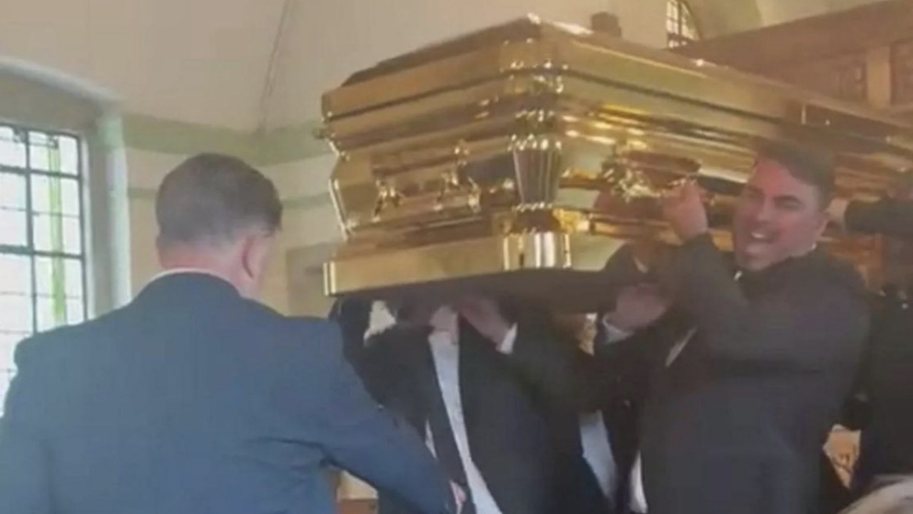 Foto - Roman krala akıllara zarar cenaze töreni! Bakın nasıl gömüldü