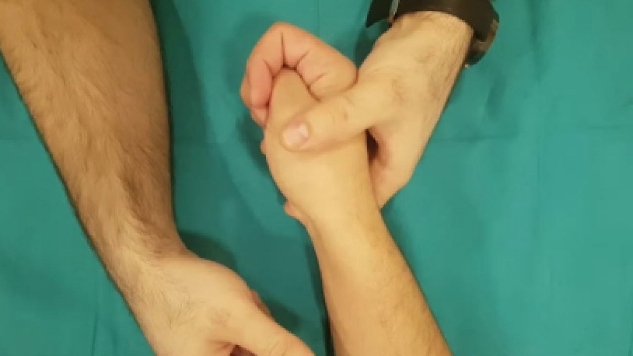 Romatoloji Uzmanı tek tek açıkladı: Sabah uzun süren el ve parmak tutukluğunu önemseyin
