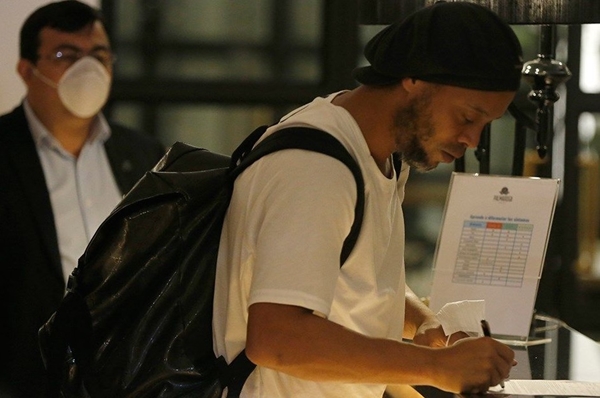 Foto - Ronaldinho'nun cezasını çekeceği otel "yok artık" dedirtti