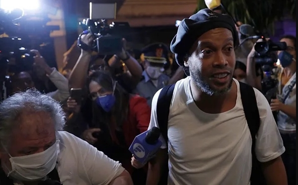 Foto - Ronaldinho'nun cezasını çekeceği otel "yok artık" dedirtti