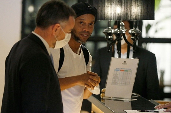 Foto - Ronaldinho'nun cezasını çekeceği otel "yok artık" dedirtti