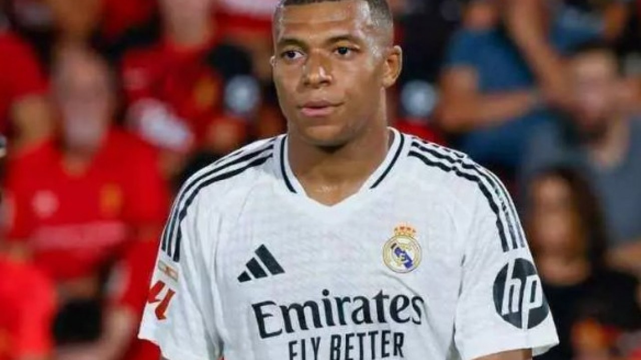 Foto - Ronaldo ve Messi'yi 23'e katladı: İşte dünyanın en zengin futbolcusu!