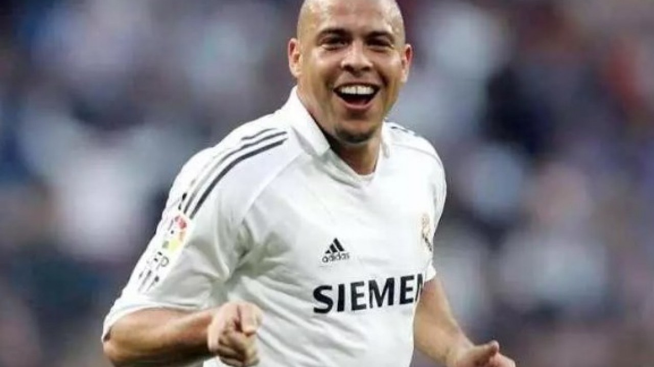 Foto - Ronaldo ve Messi'yi 23'e katladı: İşte dünyanın en zengin futbolcusu!