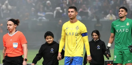 Foto - Ronaldo’dan edepsizlik fışkırdı! Tüm dünya bu rezilliği konuşacak! Araplar duyurdu: Ronaldo depremi: Her an futbolu artık iflas edebilir…