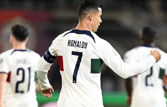 Foto - Ronaldo’dan edepsizlik fışkırdı! Tüm dünya bu rezilliği konuşacak! Araplar duyurdu: Ronaldo depremi: Her an futbolu artık iflas edebilir…