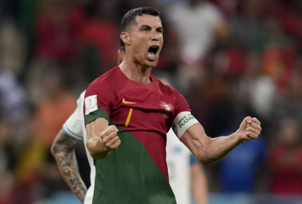 Foto - Ronaldo’dan edepsizlik fışkırdı! Tüm dünya bu rezilliği konuşacak! Araplar duyurdu: Ronaldo depremi: Her an futbolu artık iflas edebilir…