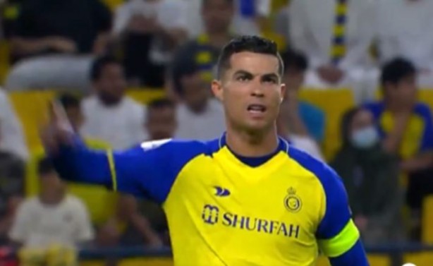 Foto - Ronaldo'dan şaşırtan hareket! Stad buz kesti