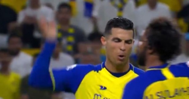 Foto - Ronaldo'dan şaşırtan hareket! Stad buz kesti
