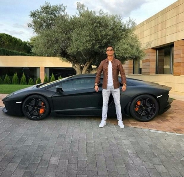 Foto - Ronaldo'nun otomobil koleksiyonu