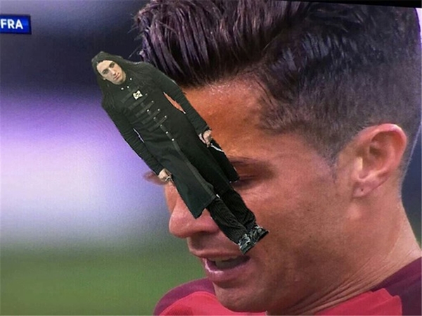 Foto - Ronaldo'nun yüzüne konan güve olay oldu