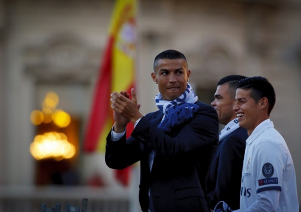  Ronaldo'ya şaka gibi teklif!