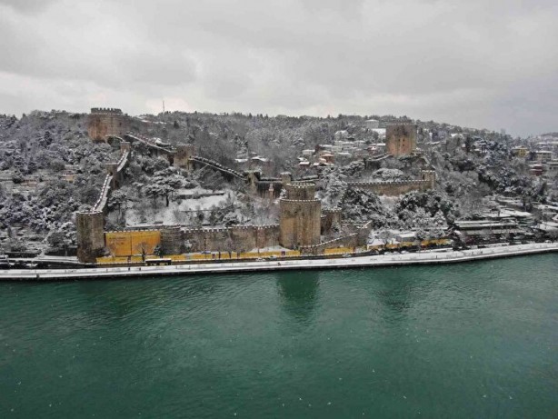 Foto - Rumeli Hisarı’nda göz dolduran kar manzaraları