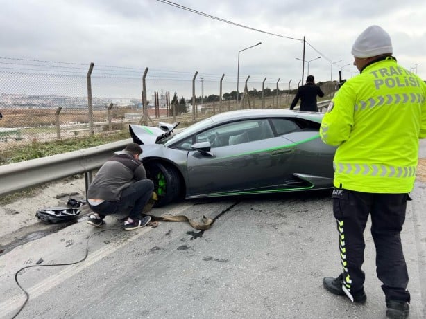 Foto - Rus iş adamı 26 milyon liralık Lamborghini ile Beylikdüzü'nde kaza yaptı