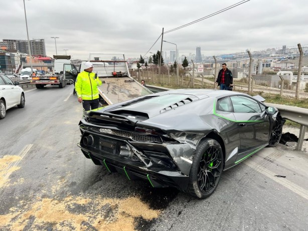 Rus iş adamı 26 milyon liralık Lamborghini ile Beylikdüzü'nde kaza yaptı