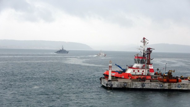 Foto - Rus gemisi Çanakkale'den geçti! Sahil Güvenlik...