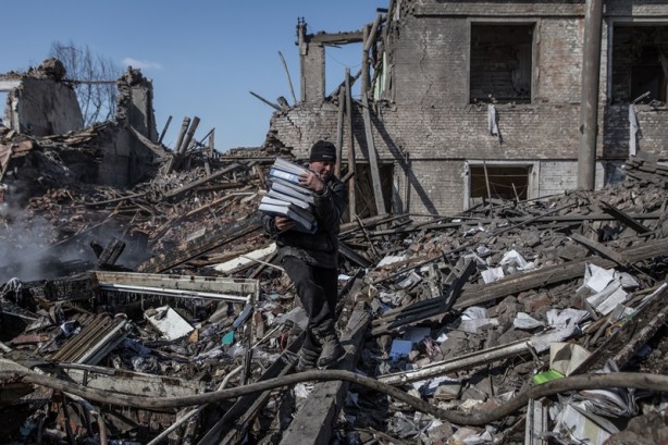 Foto - Rus güçleri okulu vurdu! Görüntüler vehametin boyutunu böyle gösterdi
