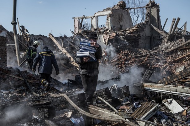 Foto - Rus güçleri okulu vurdu! Görüntüler vehametin boyutunu böyle gösterdi