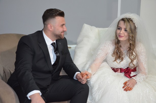 Foto - Rus kadın tatil için geldiği Türkiye'de Müslüman olup Türk gençle evlendi!