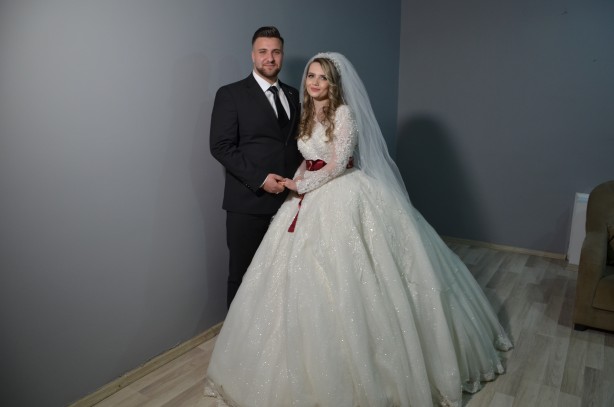 Foto - Rus kadın tatil için geldiği Türkiye'de Müslüman olup Türk gençle evlendi!