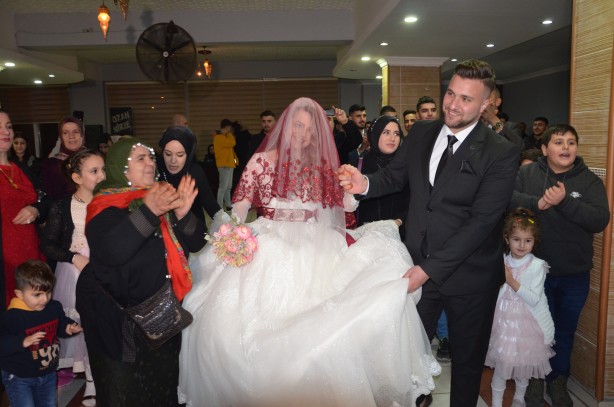 Foto - Rus kadın tatil için geldiği Türkiye'de Müslüman olup Türk gençle evlendi!