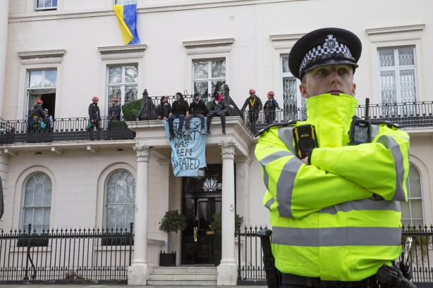 Foto - Rus milyarderlere şok! Malikaneleri işgal edildi