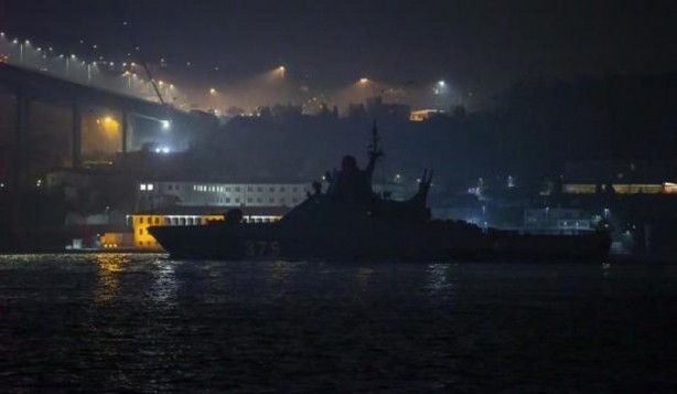 Ukrayna gerilimi sürerken Rus savaş gemisi İstanbul'dan Karadeniz'e açıldı