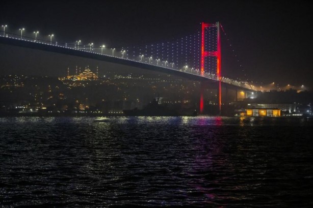 Foto - Ukrayna gerilimi sürerken Rus savaş gemisi İstanbul'dan Karadeniz'e açıldı