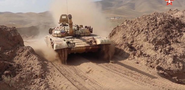 Foto - Rus tankları, savaş uçakları ve füzeleri harekete geçti! Türkiye'yi de yakından ilgilendiren gelişme...