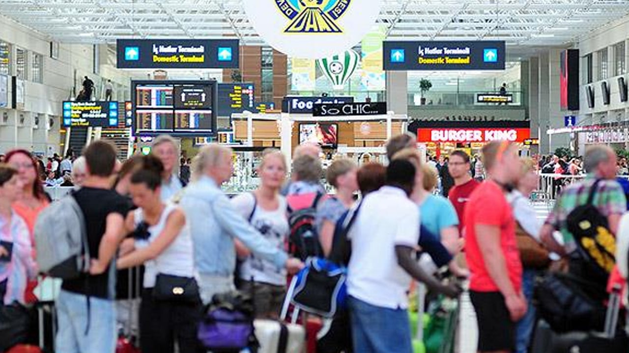 Rus turistler Türkiye'ye akın akın geliyor: Ruslar Türkiye'de o sorunu yaşıyor yalanı patladı!