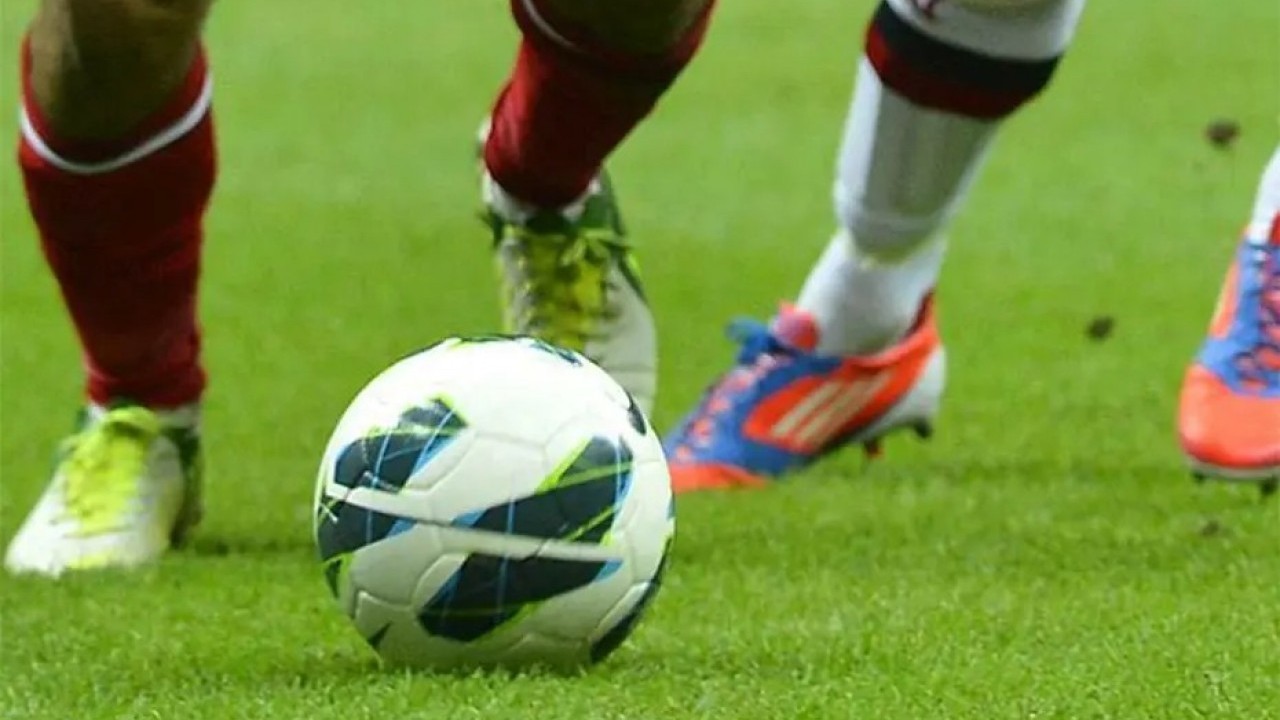 Foto - Rusça konuşan Ukraynalı futbolcuya hakem bakın ne yaptı!