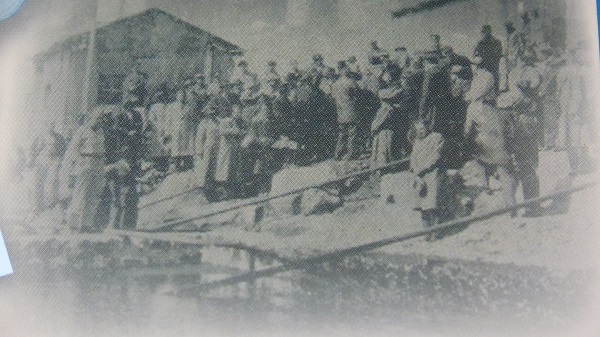Foto - Ruslar orada 2 bin litre çıkarmış! Bakın o ilimizde yıllar önce petrol bulunmuş